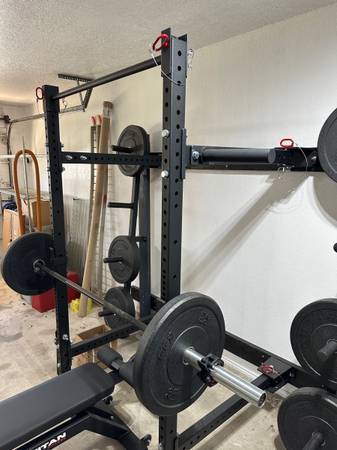 Photo Titan gym Bench And Squat Rack Folding Wall Mount $2,000