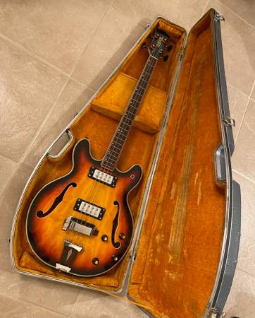 Photo Vintage 60s - 70s Univox Coily Electric Bass with mute and Goya Case $435