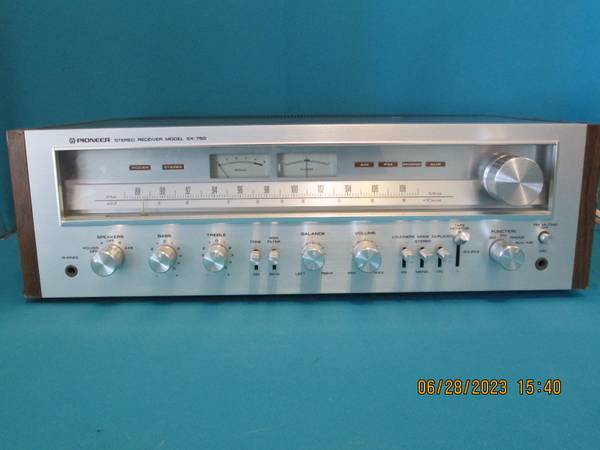 Photo Vintage PIONEER SX-750 AMFM Stereo Receiver (1976-78) $500