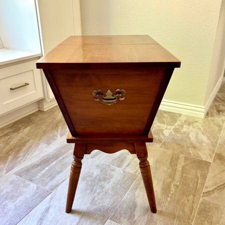 Photo Vintage Tell City Doughbox Accent End Table $90