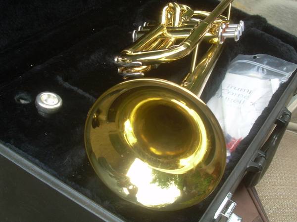 Photo Yamaha 2320 trumpet - Perfect teacher approved. Money-back guarantee $350