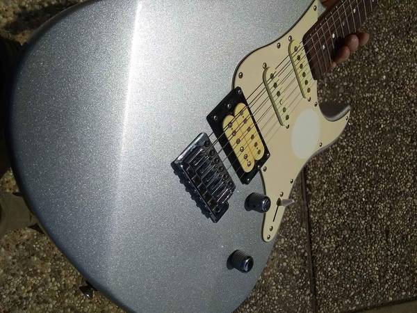 Photo Yamaha Pacifica 112v electric guitar $175