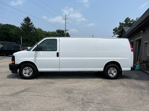 Photo 17 CHEVY EXPRESS 3500 EXTENDED VAN (NO ISSUES) SUPER CLEAN $23,000