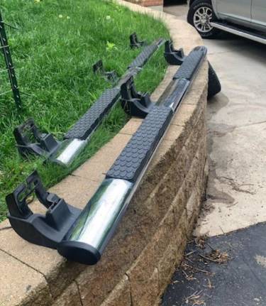Photo 2017 Ram 150 crew cab running boards $150