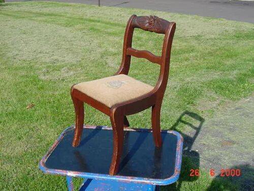 Photo ANTIQUE DUNCAN PHYFE CHILDS CARVED ROSE BACK CHAIR $40