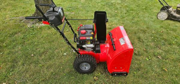 Photo CRAFTSMAN Select 26-in Two-stage Self-propelled Gas Snow Blower $900