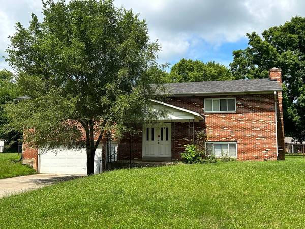 Great brick bi-level home with rear deck and large, fenced-in yard. Ni... 3 Beds $215,000