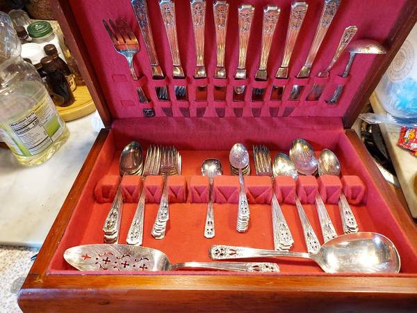 Photo Harmony House Silverplate Flatware 59 Pieces wCase Classic Filligree $50