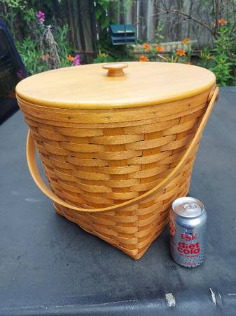 Photo Large Longaberger Basket w Handles, Liner, Wood Lid. Fantastic Shape $25