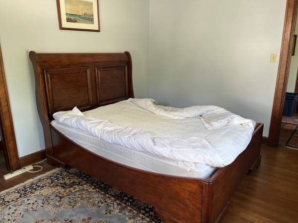 Photo Queen Sleigh Bed Frame $60