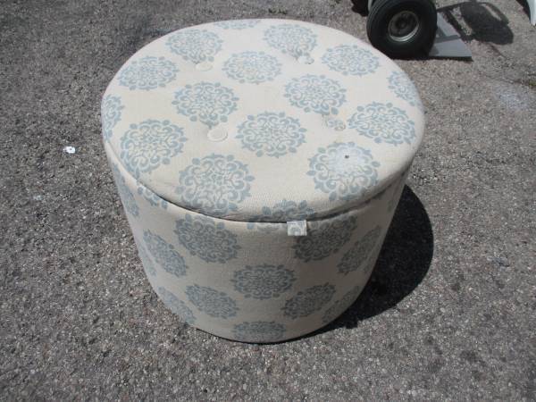 Photo Storage Foot Stool With Pockets  Inside $45
