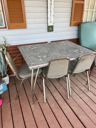 Photo Table Formica Top 4Chairs $100