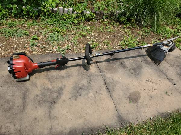 Photo Toro 2 cycle gas powered weed eater $10