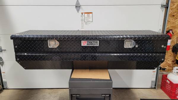 Photo Tractor Supply Black In-Bed Tool Box $250