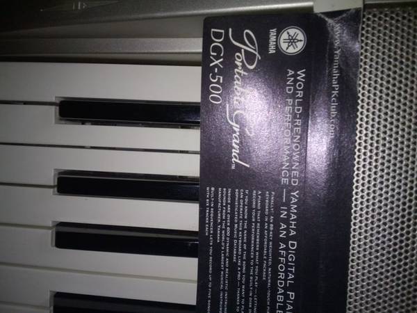 Photo Yamaha Portable Grand Piano DGX-500 $20