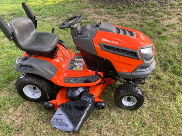 Photo looking for riding mowers and commercial walk behind mowers $300