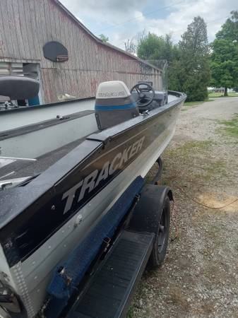 Photo tracker super 17 deep V fishing boat $5,500