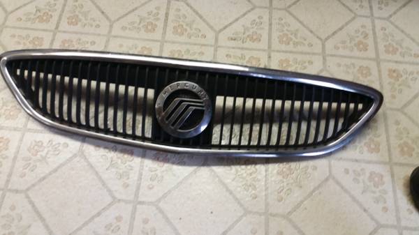 Photo yf42-8200-ab mercury grill with emblem $40