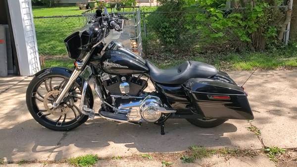 Photo 2015 Harley Street Glide Special $16,500