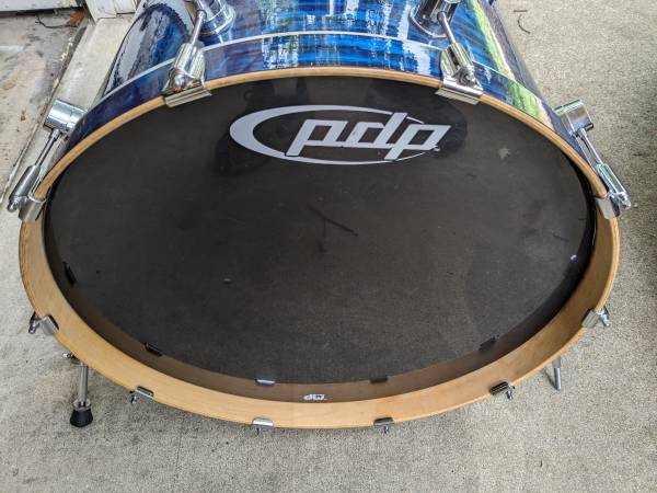 Photo Pdp 22x18 blue onyx bass drum $150