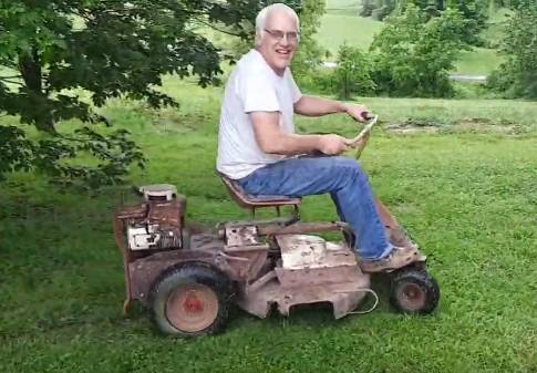 Photo Snapper 30 Inch Riding Lawnmower $750