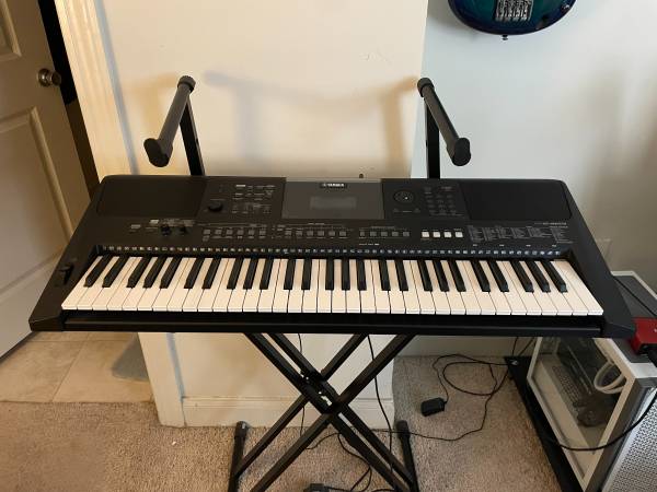 Photo Yamaha PSR-E463 Keyboard $100