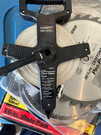 Photo 100 foot fiberglass reel tape $5
