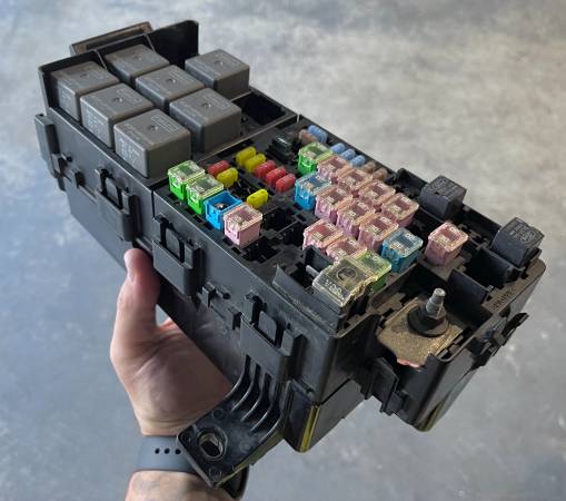 Photo 10-14 OEM Ford Mustang Fuse Box Relay Junction Complete $50