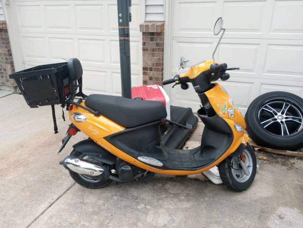 Photo 125cc Genuine Buddy scooter $2,500