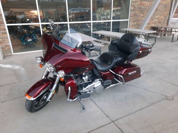Photo 17 Harley Ultra Limited $22,000