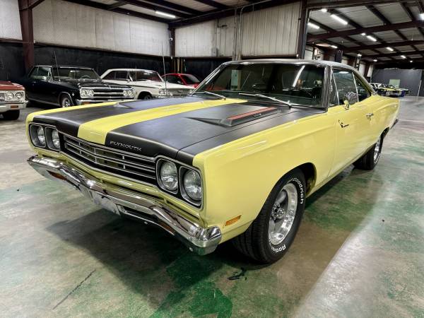 Photo 1969 Plymouth Road Runner  Numbers Matching 383  Air Grabber  Auto $59,500