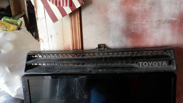 Photo 1982-1983 Toyota Celica STGTGTS front Grill $40