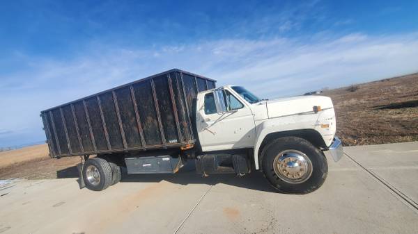 Photo 1986 Ford F700 Dump Truck 9000 OBO - $9,000 (Longmont)