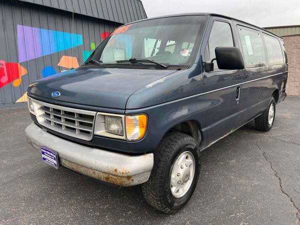 Photo 1996 Ford E-350 XL Extended E350 Passenger Van - $7,995 (Choice One Motors LLC)