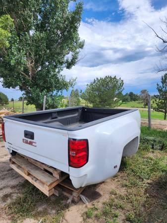 Photo 2008 to 2018 GMC Chevy dually bed  tailgate $750