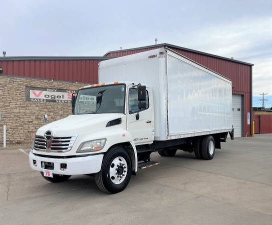 Photo 2009 Hino 338 24ft Box Truck (With Liftgate) - $49,998 (COMMERCE CITY)