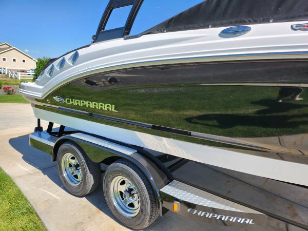 2014 Chaparral 226 - Basically new $59,000