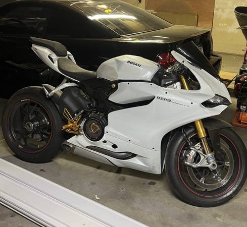 Photo 2014 Ducati panigale 1199 S $13,800