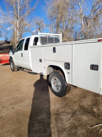 Photo 2015 Ford F 350 utility bed low miles snow plow - $30,000 (Arvada)
