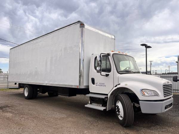 Photo 2015 Freightliner M2 106 NON-CDL 30 Foot Box Truck - R7276 $37,987