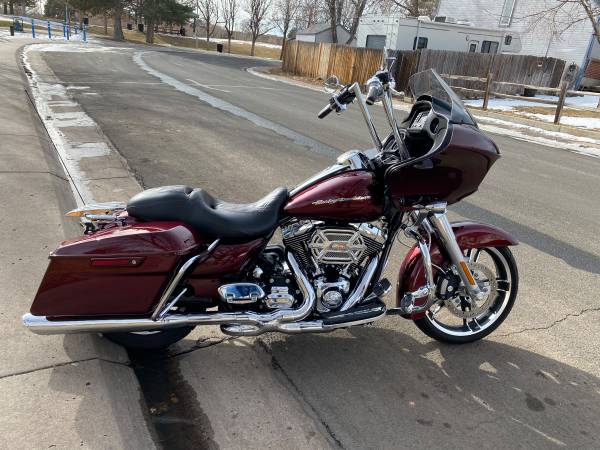 Photo 2015 Harley Davidson Roadglide $20,000