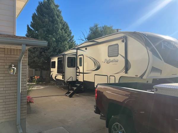 Photo 2018 Reflection 337RLS $33,950