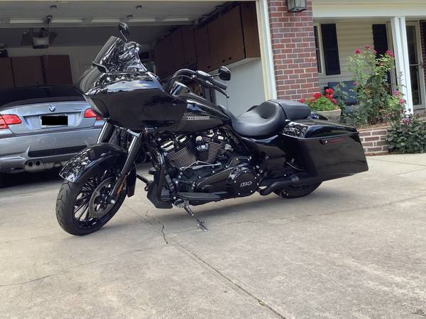 Photo 2019 Road Glide Special Harley-Davidson Only 1700 miles $25,500