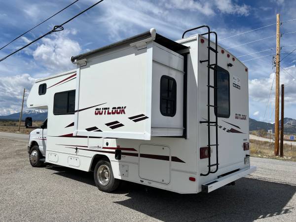 Photo 2019 Winnebago $45,000. 48k miles V10 Excellent Condition Must Sell $45,000