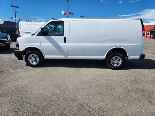 Photo 2021 Chevy 2500 Express Extended Cargo Van With Only 44k Miles