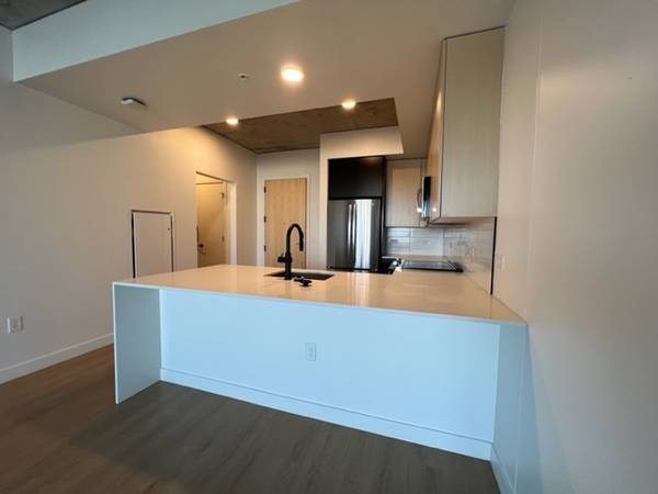 4 Weeks Free Stunning Brand New Apt in River North 5 Mins Downtown $2,142