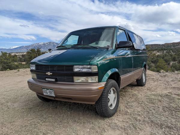 Photo 4x4 Chevy Asto Van - 140k - HI LO 4WD $7,800