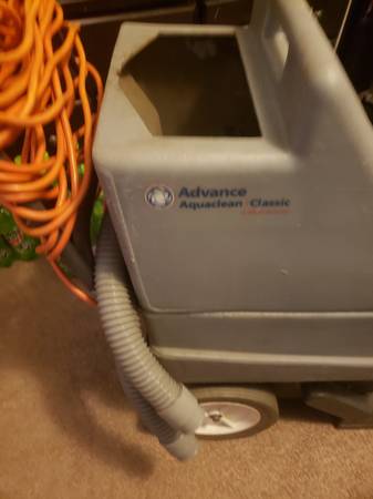 Photo ADVANCE AQUACLEAN CLASSIC CARPET CLEANER EXTRACTOR PROFESSIONAL $800