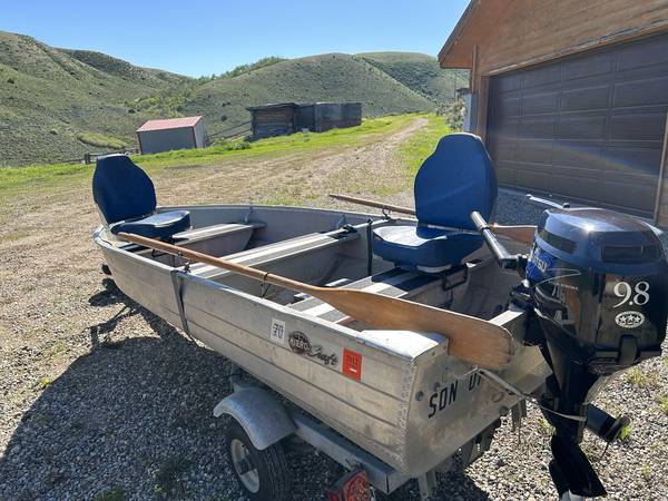 Photo Aluminum Boat with Outboard and Electric Motor $2,200