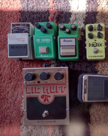 Photo Big Muff, Helix Phaser, tube screamers, TU-2 Tuner $1